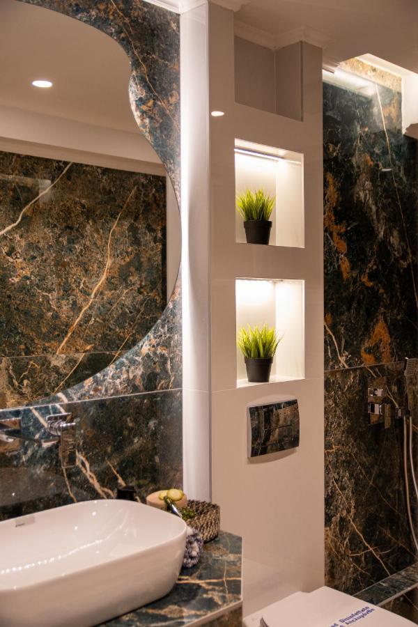 Sithoniars Luxury Ground Floor Apartment With Private Garden Neos Marmaras Exteriör bild